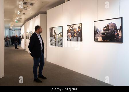 Milano, Italia. 20 maggio 2024. Inaugurazione Mostra Almerigo Grilz Premio GiornalisticoMilano, Italia - Cronaca Luned&#xec;, 20 maggio, 2024. (Foto di Marco Ottico/Lapresse) inaugurazione del Premio Giornalismo Almerigo Grilz Mostra Milano, Italia - News lunedì 20 maggio 2024. (Foto di Marco otto/Lapresse) credito: LaPresse/Alamy Live News Foto Stock