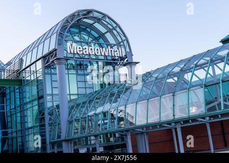 Immagine che mostra l'ingresso principale al centro commerciale Meadowhall a Sheffield nel Regno Unito Foto Stock