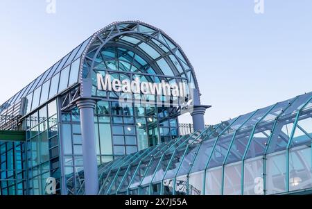 Immagine che mostra l'ingresso principale al centro commerciale Meadowhall a Sheffield nel Regno Unito Foto Stock