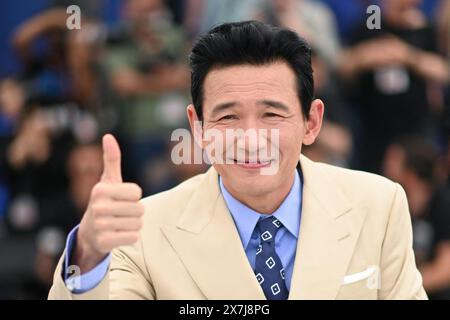 Cannes, Francia. 20 maggio 2024. Hwang Jung-min partecipa al Photocall Veteran 2 come parte del 77° Festival Internazionale di Cannes a Cannes, Francia, il 20 maggio 2024. Foto di Aurore Marechal/ABACAPRESS. COM credito: Abaca Press/Alamy Live News Foto Stock