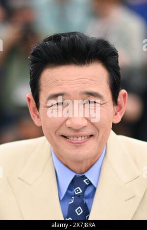 Cannes, Francia. 20 maggio 2024. Hwang Jung-min partecipa al Photocall Veteran 2 come parte del 77° Festival Internazionale di Cannes a Cannes, Francia, il 20 maggio 2024. Foto di Aurore Marechal/ABACAPRESS. COM credito: Abaca Press/Alamy Live News Foto Stock