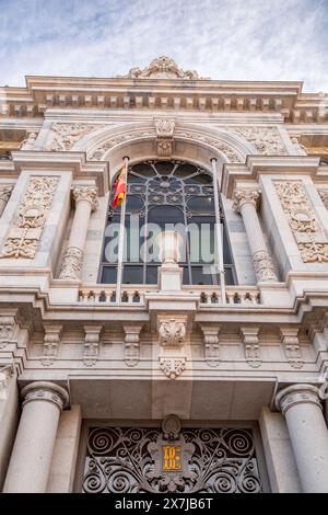 Madrid, Spagna - FEB 16, 2022: Il Banco de Espana è la banca centrale della Spagna. Fondata a Madrid nel 1782 da Carlo III, situata sulla Calle de Alca Foto Stock