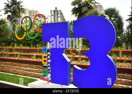 Parigi, Francia. 17 maggio 2024. Illustrazione degli anelli olimpici di Parigi, in Francia, il 17 maggio 2024, pochi mesi prima dei Giochi Olimpici di Parigi del 2024. Foto di Karim Ait Adjedjou/ABACAPRESS. COM credito: Abaca Press/Alamy Live News Foto Stock