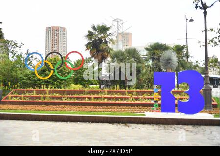 Parigi, Francia. 17 maggio 2024. Illustrazione degli anelli olimpici di Parigi, in Francia, il 17 maggio 2024, pochi mesi prima dei Giochi Olimpici di Parigi del 2024. Foto di Karim Ait Adjedjou/ABACAPRESS. COM credito: Abaca Press/Alamy Live News Foto Stock
