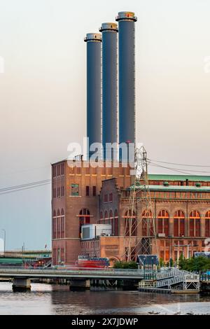 Immagine nel tardo pomeriggio della centrale elettrica situata nel centro di Providence, Rhode Island, USA Foto Stock