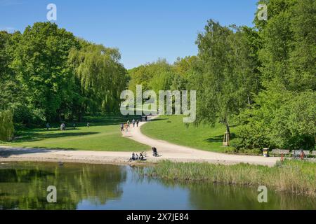 Ententeich, Stadtpark, Rudolph-Wilde-Park, Schöneberg, Tempelhof-Schöneberg, Berlino, Deutschland *** Duck Pond, Stadtpark, Rudolph Wilde Park, Schöneberg, Tempelhof Schöneberg, Berlino, Germania Foto Stock