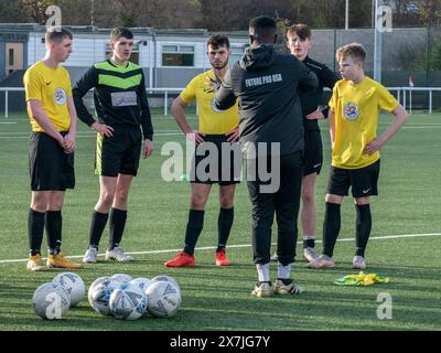 Edimburgo, Scozia, Regno Unito. 19 novembre 2021: Giovani giocatori allenati all'Ainslie Park di Edimburgo. Foto Stock