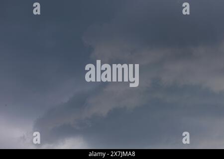 Unwetter am Triebenberg bei Dresden Ein starkes Gewitter zog am Nachmittag über Dresden hinweg. Dresda Sachsen Deutschland *** temporale sul Triebenberg vicino a Dresda Un forte temporale passò sopra Dresda nel pomeriggio Dresda Sassonia Germania Foto Stock