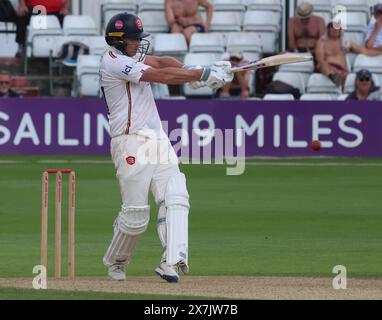 Essex's Tom Westley in azione durante il VITALITY COUNTY CHAMPIONSHIP - DIVISION ONE Day One of 4 match tra Essex CCC e Warwickshire CCC al Foto Stock