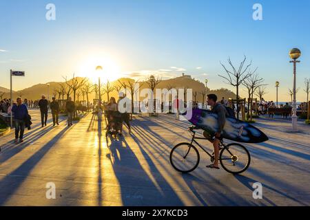 Passeggiata la Concha al livello di piazza Don Quijote y Sancho Panza. San Sebastian, Paesi Baschi. Spagna. Foto Stock