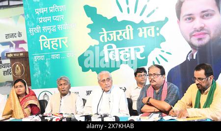 Patna, India. 19 maggio 2024. PATNA, INDIA - 19 MAGGIO: Il parlamentare RJD Manoj JHA con il presidente della RJD di Bihar Jagdanand Singh si rivolge a una conferenza stampa presso l'ufficio RJD il 19 maggio 2024 a Patna, India. (Foto di Santosh Kumar/Hindustan Times/Sipa USA ) credito: SIPA USA/Alamy Live News Foto Stock