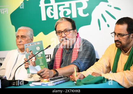 Patna, India. 19 maggio 2024. PATNA, INDIA - 19 MAGGIO: Il parlamentare RJD Manoj JHA con il presidente della RJD di Bihar Jagdanand Singh si rivolge a una conferenza stampa presso l'ufficio RJD il 19 maggio 2024 a Patna, India. (Foto di Santosh Kumar/Hindustan Times/Sipa USA ) credito: SIPA USA/Alamy Live News Foto Stock