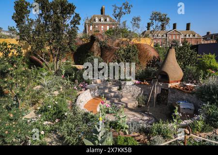 Londra, Regno Unito. 20 maggio 2024. "The Freedom from torture: A Sanctuary for Survivors" Garden RHS Chelsea Flower Show 2024 si apre con il suo giorno della stampa, rivelando nuovi design di giardini, esposizioni floreali e prodotti orticoli dal 21 al 25 maggio. Crediti: Imageplotter/Alamy Live News Foto Stock