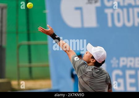 Torino, Italia, Italia. 17 maggio 2024. Italia, Torino 17/05/2024.Sporting Press Club (Torino). Challenger 175 Piemonte Open intesa Sanpaolo qualifiche torneo. Brandon Nakashima (USA) gioca contro Mariano Navone (Arg) durante le qualifiche del torneo Challenger 175 Piemonte Open intesa Sanpaolo. Punteggio finale 4-6 6-3 6-1 (immagine di credito: © Tonello Abozzi/Pacific Press via ZUMA Press Wire) SOLO PER USO EDITORIALE! Non per USO commerciale! Foto Stock