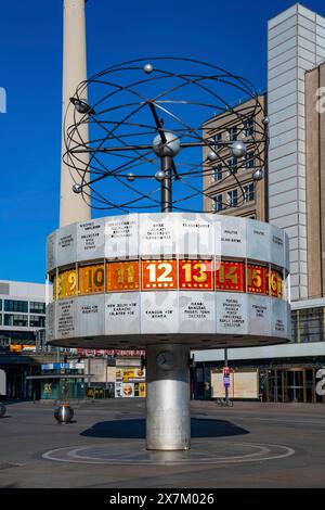 World Time Clock, Torre della televisione, Alexanderplatz, Berlino, Mitte, Germania Foto Stock