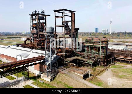 Ex altiforni sul sito Phoenix West a Dortmund. Le aree sono ora in fase di sviluppo come centro tecnologico e di servizio di PHOENIX West Foto Stock
