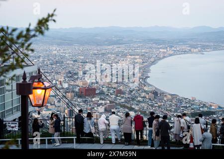 HAKODATE, HOKKAIDO, GIAPPONE - 1 MAGGIO 2024: Città di Hakodate dal Monte Hakodate Foto Stock