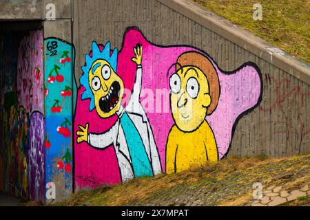 Gothenburg, Svezia - 1 marzo 2024: Murale di Rick e Morty vicino a un sottopassaggio Foto Stock