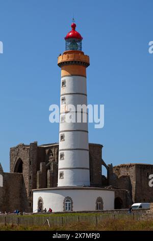 Plougonvelin, Francia - 24 luglio 2017: Il faro della pointe Saint-Mathieu situato vicino a le Conquet nel territorio del comune di Plougonveli Foto Stock