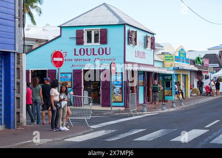 Saint-Gilles les Bains, la Réunion - giugno 25 2017: Persone in attesa dell'inizio del Gran Carnevale Boucan. Foto Stock