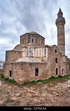 Una chiesa medievale in pietra convertita in moschea a Paphos, Cipro Foto Stock