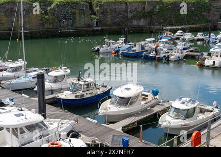 Seaham, Contea di Durham, Regno Unito. Barche in acqua a Seaham Harbour Marina. Foto Stock