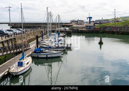 Seaham, Contea di Durham, Regno Unito. Barche in acqua a Seaham Harbour Marina. Foto Stock