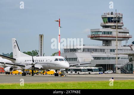 Hoersching, austria, 21 maggio 2024, forza aerea svedese, Svenska Flygvapnet, Saab S100D Argus, Saab 340A, 10-0001 presso l'aeroporto di linz *** hoersching, Österreich, 21. mai 2024, schwedische luftwaffe, Svenska Flygvapnet, Saab S100D Argus, Saab 340A, 10 0001 flughafen von linz Copyright: xx Foto Stock