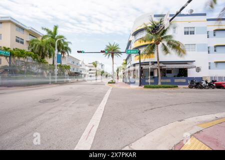 Miami Beach, Florida, circa 2024. Scena di South Beach su Collins Avenue e 14th Street Foto Stock