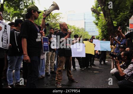 Medan Selayangh, Sumatra settentrionale, Indonesia. 21 maggio 2024. I giornalisti manifestano presso l'ufficio del Consiglio di rappresentanza del popolo regionale di Sumatra settentrionale. La questione è il caso del DPR RI che promulgherà una nuova legge in materia di radiodiffusione della stampa, all'articolo 50 B, paragrafo 2, che vieta il lavoro giornalistico sotto forma di indagini a Sumatra settentrionale. Crediti: ZUMA Press, Inc./Alamy Live News Foto Stock