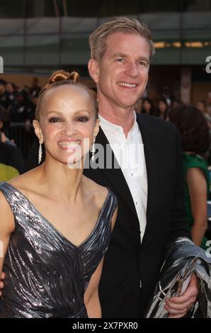 Matthew Modine e la moglie Caridad Rivera hanno partecipato ai CFDA Fashion Awards 2010 all'Alice Tully Hall del Lincoln Center a New York City il 7 giugno 2010. Foto di Henry McGee/MediaPunch Foto Stock