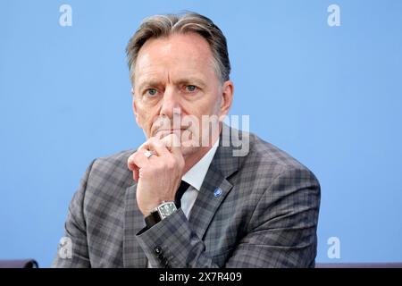 Holger Muench, Praesident des Bundeskriminalamtes BKA, PK zu - Fallzahlen fuer die politisch motivierte Kriminalitaet PMK 2023 , DEU, Berlino, 21.05.2024 *** Holger Muench, Presidente dell'Ufficio federale di polizia criminale BKA , PK sui numeri dei casi per reati politicamente motivati PMK 2023 , DEU, Berlino, 21 05 2024 Foto Stock