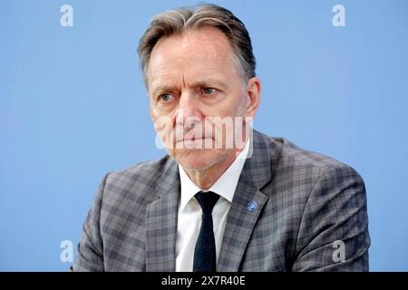 Holger Muench, Praesident des Bundeskriminalamtes BKA, PK zu - Fallzahlen fuer die politisch motivierte Kriminalitaet PMK 2023 , DEU, Berlino, 21.05.2024 *** Holger Muench, Presidente dell'Ufficio federale di polizia criminale BKA , PK sui numeri dei casi per reati politicamente motivati PMK 2023 , DEU, Berlino, 21 05 2024 Foto Stock