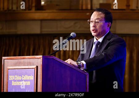 Los Angeles, Stati Uniti. 21 maggio 2024. Il sindaco di Shanghai Gong Zheng tiene un discorso al China-California Business Forum 2024 tenutosi a Los Angeles, California, Stati Uniti, 20 maggio 2024. Shanghai è la Guest City of Honor quest'anno. Lunedì si è tenuto a Los Angeles il China-California Business Forum, che ha riunito funzionari, organizzazioni commerciali e aziende dei due paesi con l'obiettivo di espandere i legami commerciali e la cooperazione subnazionale. Crediti: Xinhua/Alamy Live News Foto Stock