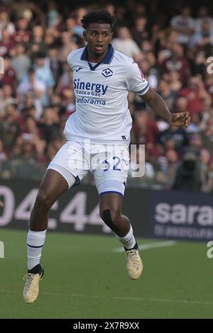 Salerno, Italia. 20 maggio 2024. Juan Cabal dell'Hellas Verona FC in azione durante la partita di serie A tra US Salernitana 1919 e Hellas Verona FC allo Stadio Arechi il 20 maggio 2024 a Salerno, italia punteggio finale 1-2 (Credit Image: © Agostino Gemito/Pacific Press via ZUMA Press Wire) SOLO PER USO EDITORIALE! Non per USO commerciale! Foto Stock