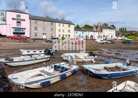 Inghilterra, Devon, Dittisham, il Quay e il fiume Dart con barche a spiaggie Foto Stock