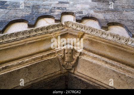 Esterno della chiesa medievale di San fedele, una basilica in stile Rimanico a Como, Lombardia, Italia Foto Stock