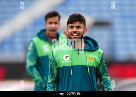 Il pakistano Usman Khan durante una sessione di reti a Headingly, Leeds, in vista della prima partita internazionale T20 di mercoledì. Data foto: Martedì 21 maggio 2024. Foto Stock