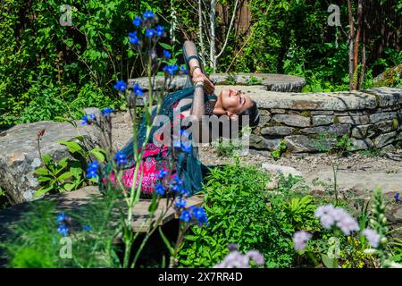 Londra, Regno Unito. 20 maggio 2024. Ballerina birmana vincitrice della categoria Best Sanctuary, Garden Burma Skincare Initiative Spirit of Partnership Garden, Designer: Helen Olney - The RHS Chelsea Flower Show 2024. Si svolge dal 20-25 maggio. Crediti: Guy Bell/Alamy Live News Foto Stock