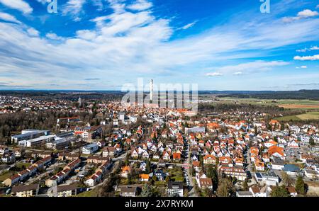 Rottweil, Germania, 2 marzo 2024: Vista sulla città di Rottweil. La torre di prova TK Elevator con un'altezza di 246 metri è chiaramente visibile. (Foto di A. Foto Stock