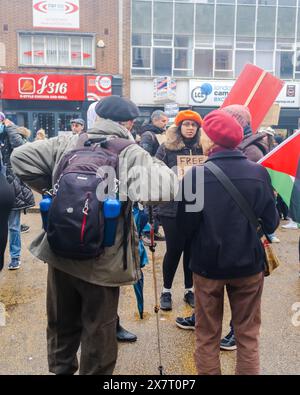 Persone provenienti da tutti i backround si uniscono alla protesta Pro Palestine, Southampton, Regno Unito, 16 dicembre 2023. Foto Stock