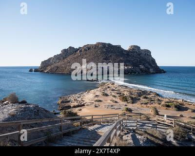 Spiaggia di la Playa Amarilla e Isla del Fraile ad Aguilas, Murcia Foto Stock