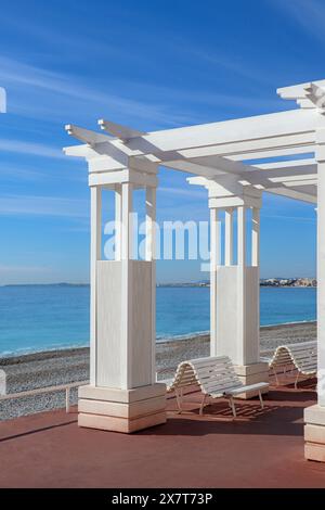 Promenade des Anglais a Nizza con vista sul Mar Mediterraneo Foto Stock