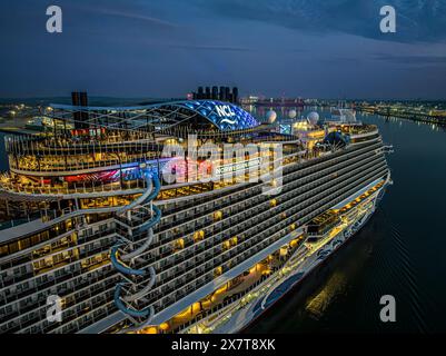 Southampton, Regno Unito - 12 maggio 2024 la nave da crociera Norwegian prima arriva in porto Foto Stock