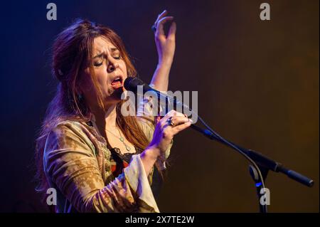 Agnes Jaoui, attrice e cantante francese, suona dal vivo a Bruxelles nel 2016 | l'actrice, chanteuse, interprete francaise Agnes Jaoui en Concert au Theatre 1 Foto Stock