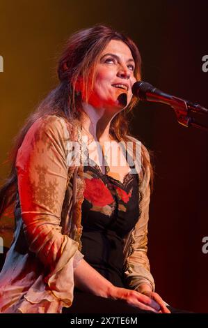 Agnes Jaoui, attrice e cantante francese, suona dal vivo a Bruxelles nel 2016 | l'actrice, chanteuse, interprete francaise Agnes Jaoui en Concert au Theatre 1 Foto Stock