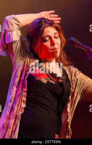 Agnes Jaoui, attrice e cantante francese, suona dal vivo a Bruxelles nel 2016 | l'actrice, chanteuse, interprete francaise Agnes Jaoui en Concert au Theatre 1 Foto Stock