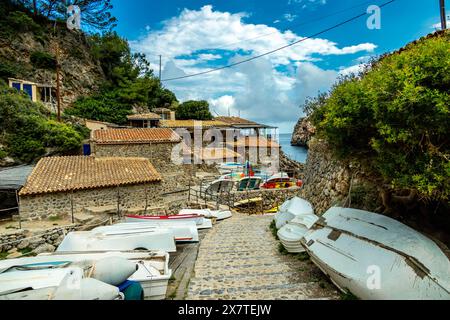 Escursione costiera fino alla baia di Cala de Deià, sulla splendida isola delle Baleari di Maiorca - Spagna Foto Stock