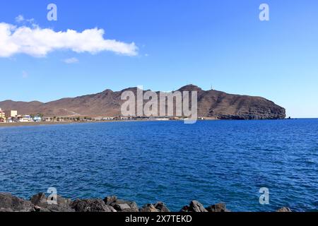 Gran Tarajal, Fuerteventura, Isole Canarie in Spagna - novembre 27 2023: Pittoresco villaggio costiero in una giornata di sole Foto Stock