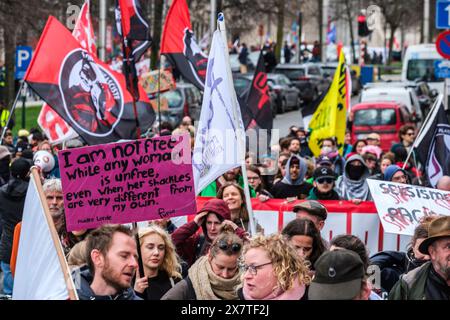 Dimostrazione contro il razzismo e la sciriminazione. ong, associazioni o sindacati cammineranno con | manifestation contre le racisme et la Discrimination. Foto Stock